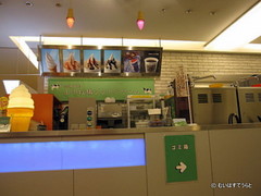 Queen's SOFT CREAM CAFE店内2